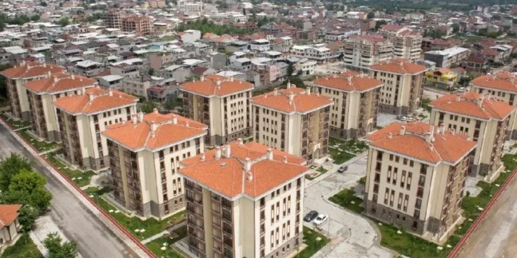 TOKİ, dar gelirliler için 100 bin konut yapacak