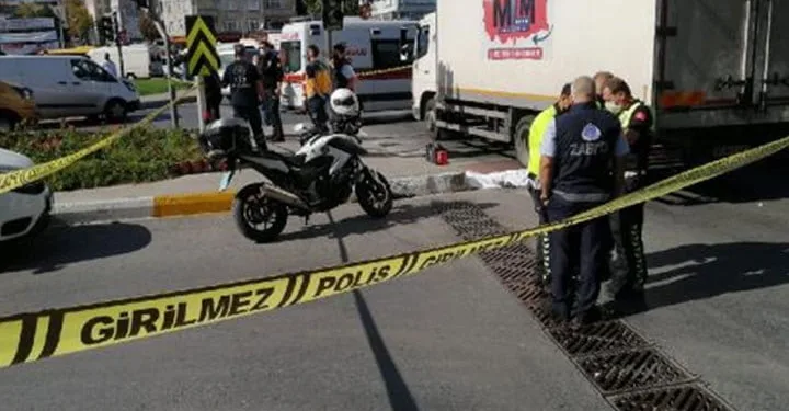 Trafik ışıklarında cam silen çocuk kamyonun altında kalarak öldü