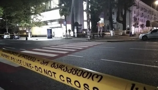 Gürcistan’da rehine krizi sona erdi! Saldırgan kaçtı