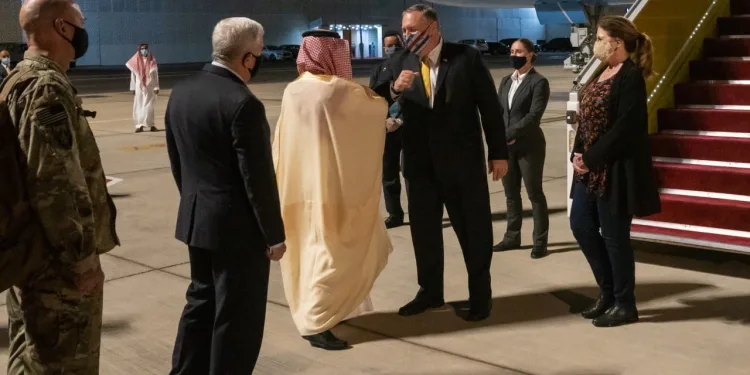 İsrail basını duyurdu: Netanyahu, Suudi Arabistan’a giderek Veliaht Prens Bin Selman’la görüştü