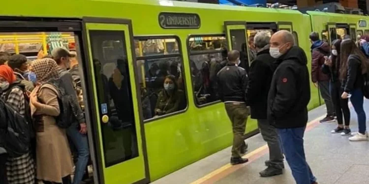 Bursa metrosunda isyan ettiren görüntü!