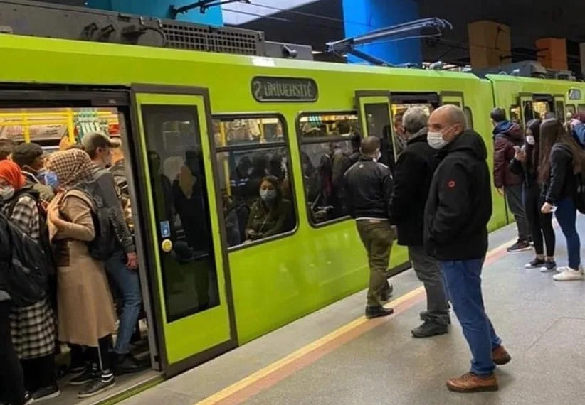 Bursa metrosunda isyan ettiren görüntü!