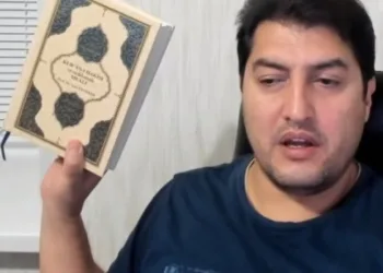 Canlı yayında Kur-an’ı Kerim’i yırttı! Emniyetten açıklama