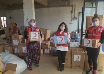 Çiftçi kadınlar İzmir’e yardım elini uzattı