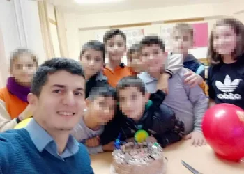 Oğlunun öğretmenini dövdü, sosyal medyada taciz dedi