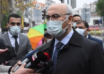 İzmir’de deprem sonrası Vali’den virüs açıklaması