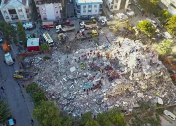İzmir’de 9 gözaltı! Aralarında müteahhitler de var
