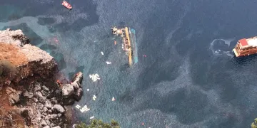 Antalya’da tur teknesi battı! 1 kişinin cesedine ulaşıldı