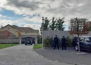 Kosova’da istifa eden Cumhurbaşkanı Thaçi’nin evine polis baskını
