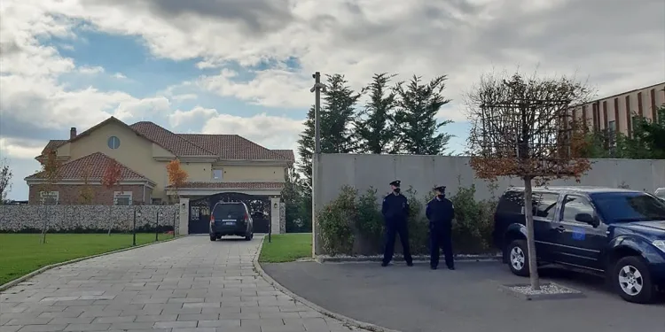 Kosova’da istifa eden Cumhurbaşkanı Thaçi’nin evine polis baskını