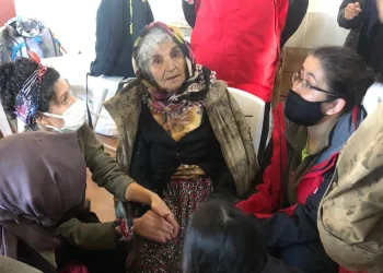 4 gündür sonra tarlada otururken bulundu