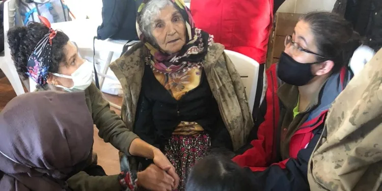 4 gündür sonra tarlada otururken bulundu