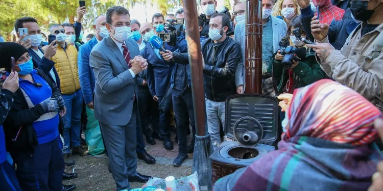 İmamoğlu İzmir’de depremzedeleri ziyaret etti