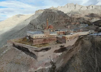 Osmanlı mirası İshak Paşa Sarayı 105 bin turist ağırladı