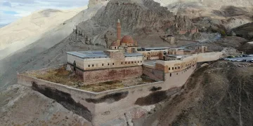 Osmanlı mirası İshak Paşa Sarayı 105 bin turist ağırladı