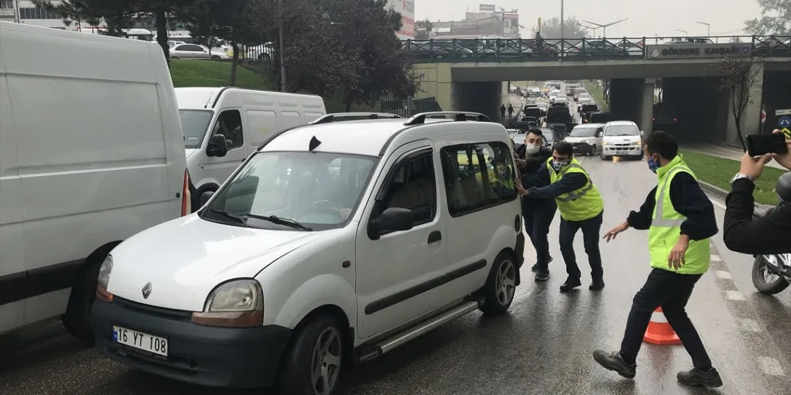 Bursa’da kilometrelerce araç kuyruğu oluştu