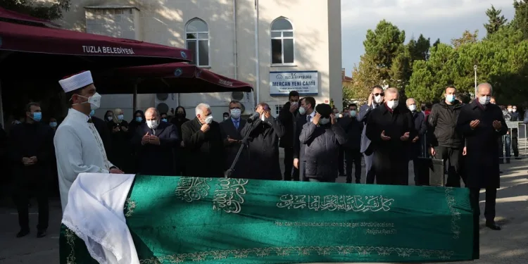 Bakan Pekcan’ın annesi son yolculuğuna uğurlandı