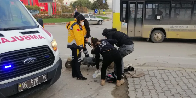 Bursa’da elektrikli bisiklet sürücüsü kazada yaralandı