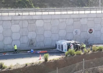 Bursa’da ambulans 6 metre yükseklikten düştü