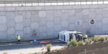 Bursa’da ambulans 6 metre yükseklikten düştü