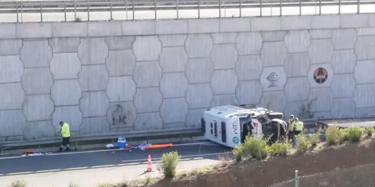 Bursa’da ambulans 6 metre yükseklikten düştü