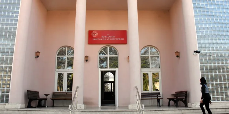 Şiddet mağduru kadınlar bu merkezde güç buluyor
