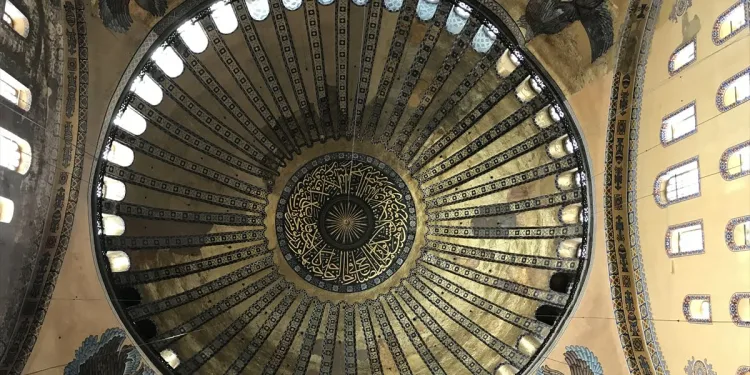 Ayasofya Camisi’nde figürler gün yüzüne çıktı