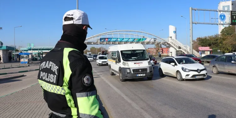 Salgında 3. zirveyi yaşan Bursa’da sıkı denetim
