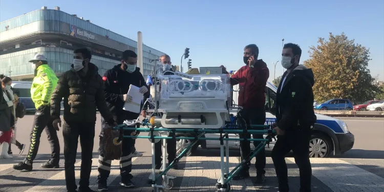 Bursa’da yeni doğan bebeği taşıyan ambulans kaza yaptı