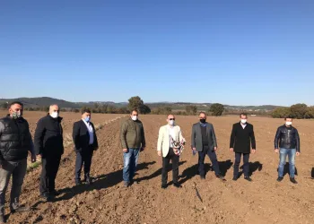 Mudanya Kaymakamı’ndan çiftçilere tarlada ziyaret