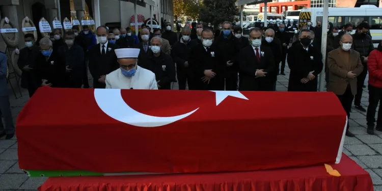 Bursa eski valisi Zekai Gümüşdiş son yolculuğuna uğurlandı