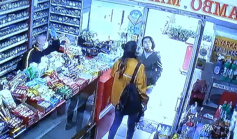 Yüzüne tükürdü, market kamerasından izledi