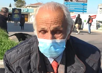 Maske takmayanları görünce gözyaşlarını tutamadı
