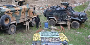 Hakkari’de, teröristlere ait mühimmat ve silahlar bulundu