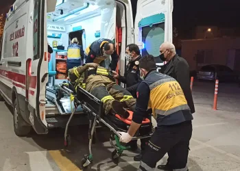 Bursa’da yangına müdahale eden itfaiyeci çatıdan düştü