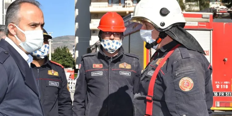 Büyükşehir Belediyesi ekipleri yaraları sarıyor
