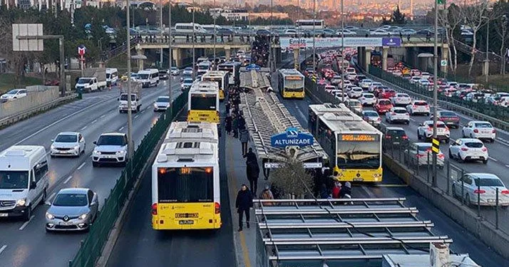 İstanbul’da toplu ulaşım Kovid-19 tedbirleri kapsamında yeniden düzenlendi
