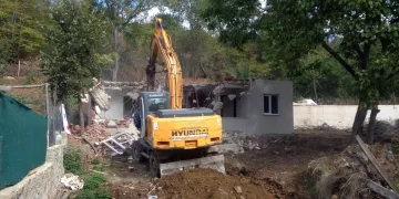Osmangazi’de kaçak yapılar yıkılmaya devam ediyor