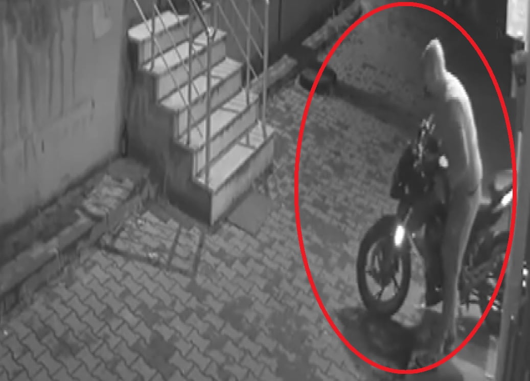 Bursa'da motosiklet hırsızlığı güvenlik kamerasında