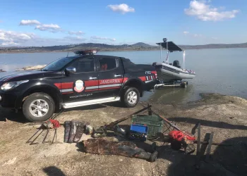 Bursa’da kaçak avcılar gölde mahsur kaldı