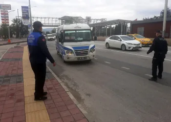 Osmangazi’de minibüslerde maske ve mesafe denetimi