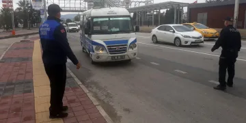 Osmangazi’de minibüslerde maske ve mesafe denetimi