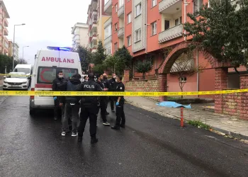 Halı silkelerken balkondan düşüp öldü