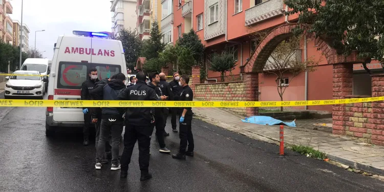 Halı silkelerken balkondan düşüp öldü