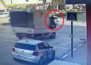 Bursa İnegöl’de otomobille motosiklet çarpıştı