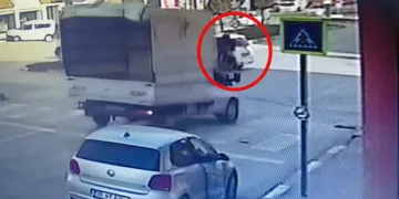 Bursa İnegöl’de otomobille motosiklet çarpıştı