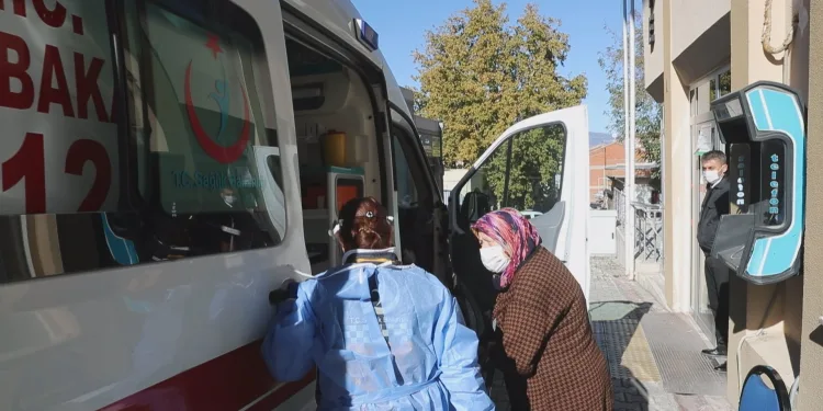 Karantinadan kaçan kadın su faturası öderken yakalandı