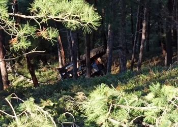 Bursa’da iş makinesiyle birlikte yamaçtan yuvarlandı
