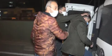 Yasağı ihlal etti, otomobilinde uyuşturucuyla yakalandı