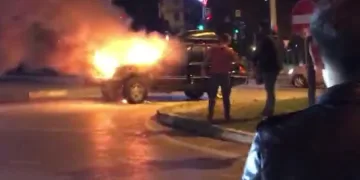 Bursa’da seyir halindeki cip alevlere teslim